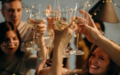 8 Tips for Surviving a Cocktail Party with Hearing Loss